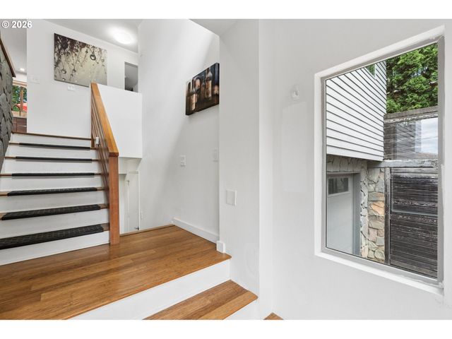 3633 Sw TEXAS St, Portland, OR 97219