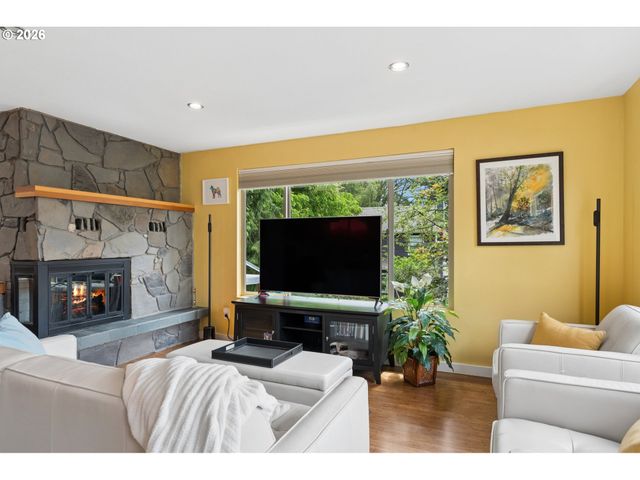 3633 Sw TEXAS St, Portland, OR 97219