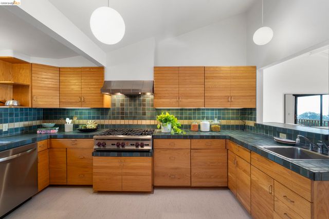 1009 Havens Pl, El Cerrito, CA 94530