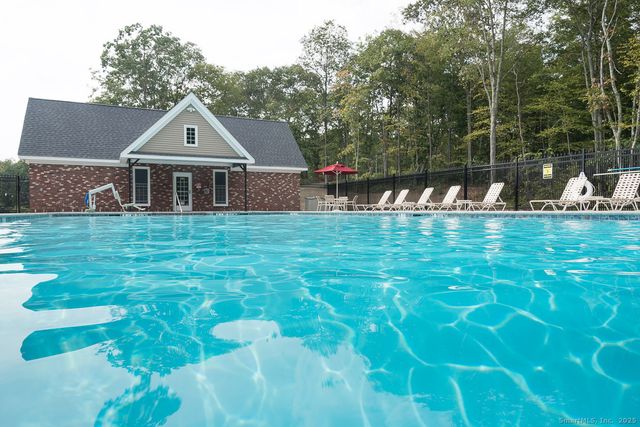 12 Pumpkin Grove, East Lyme, CT 06333