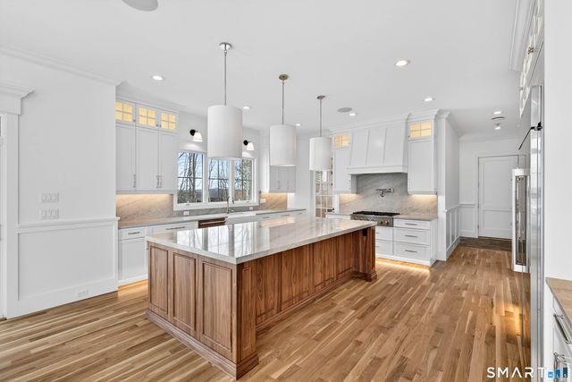 12 Pumpkin Grove, East Lyme, CT 06333