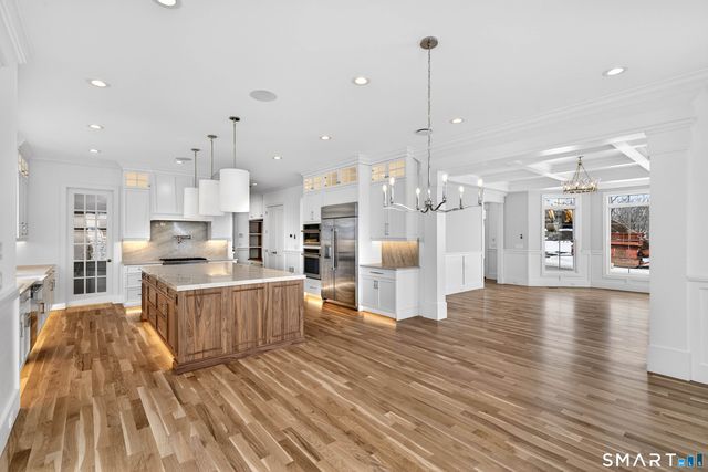 12 Pumpkin Grove, East Lyme, CT 06333