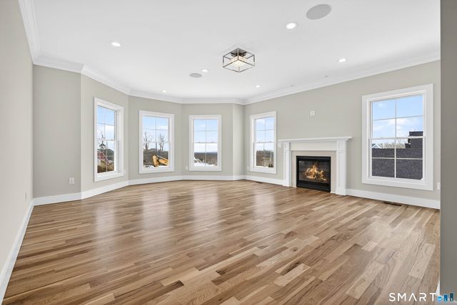 12 Pumpkin Grove, East Lyme, CT 06333