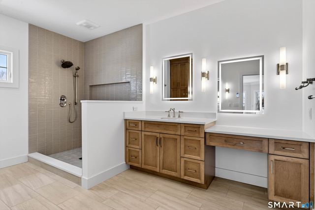 12 Pumpkin Grove, East Lyme, CT 06333