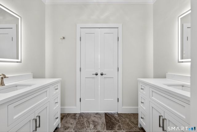 12 Pumpkin Grove, East Lyme, CT 06333