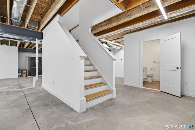 12 Pumpkin Grove, East Lyme, CT 06333