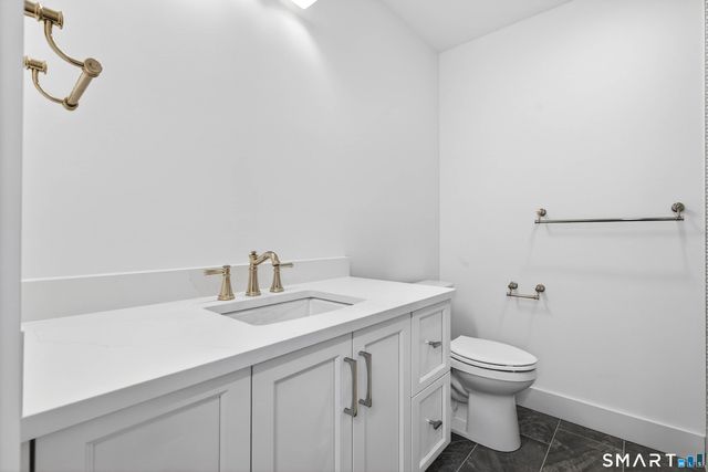 12 Pumpkin Grove, East Lyme, CT 06333