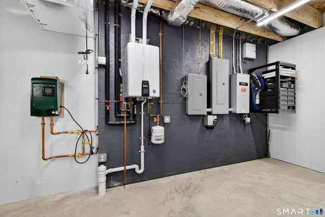 12 Pumpkin Grove, East Lyme, CT 06333