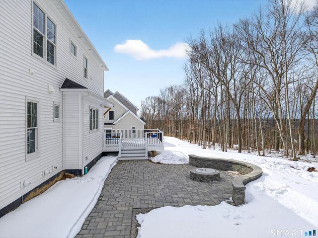 12 Pumpkin Grove, East Lyme, CT 06333