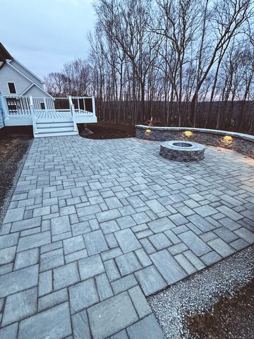 12 Pumpkin Grove, East Lyme, CT 06333