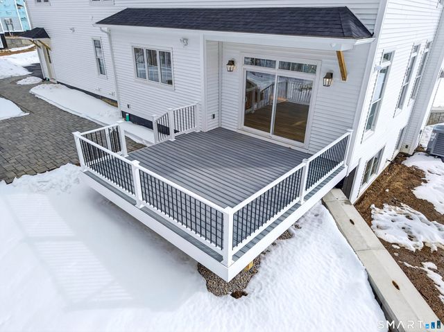 12 Pumpkin Grove, East Lyme, CT 06333