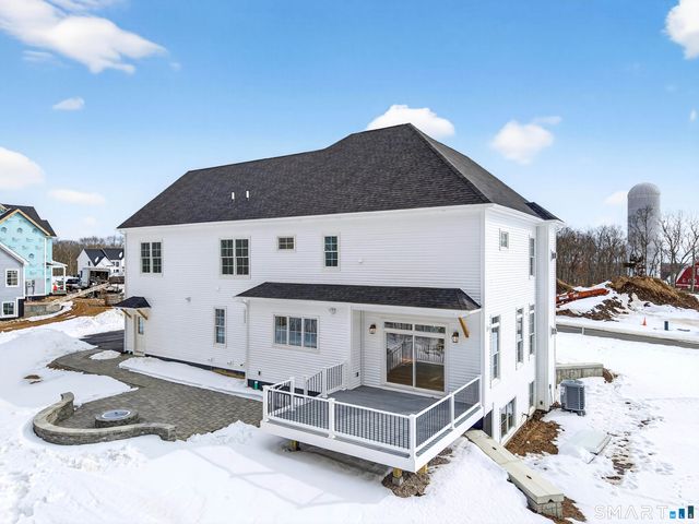 12 Pumpkin Grove, East Lyme, CT 06333