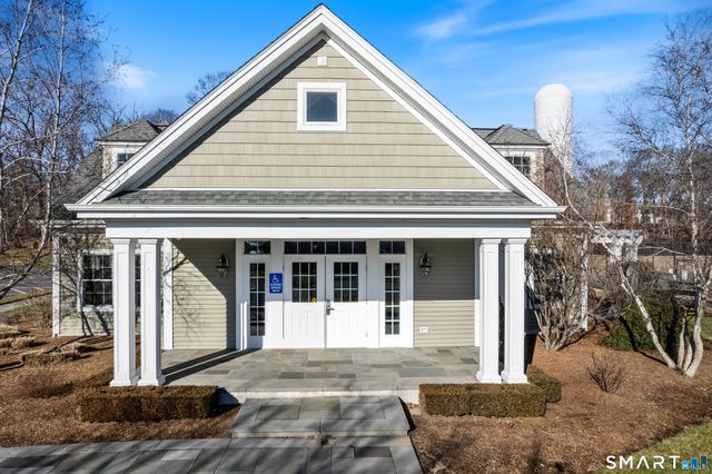 12 Pumpkin Grove, East Lyme, CT 06333