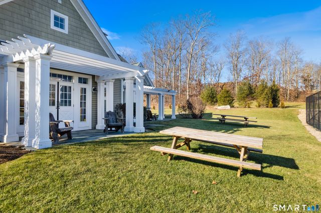 12 Pumpkin Grove, East Lyme, CT 06333