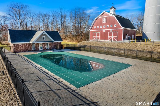 12 Pumpkin Grove, East Lyme, CT 06333