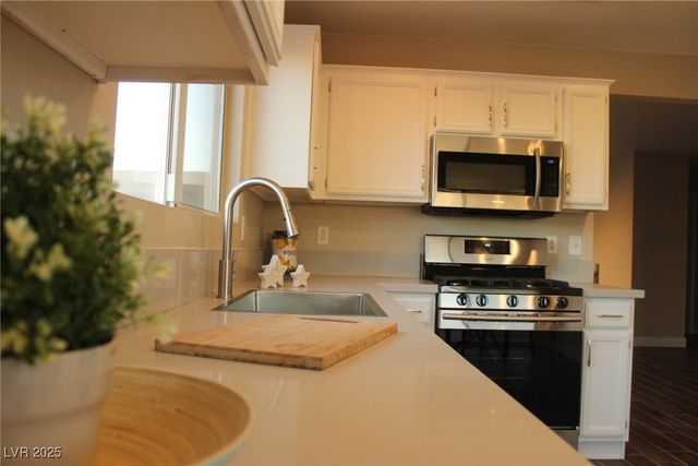 8366 Woodland Prairie Avenue, Las Vegas, NV 89129