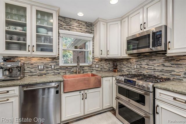 1630 W 12 Mile Road, Royal Oak, MI 48073