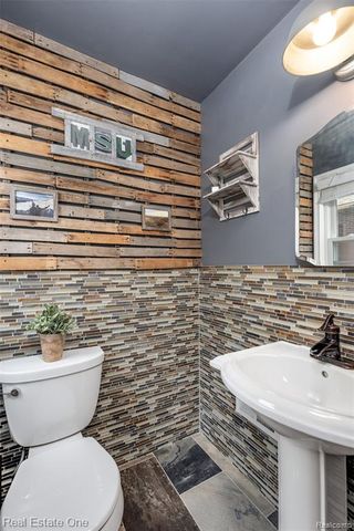 1630 W 12 Mile Road, Royal Oak, MI 48073