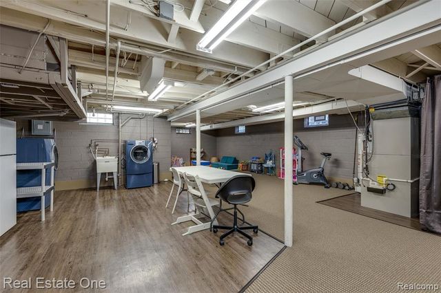 1630 W 12 Mile Road, Royal Oak, MI 48073