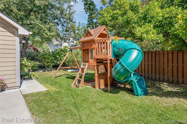 1630 W 12 Mile Road, Royal Oak, MI 48073