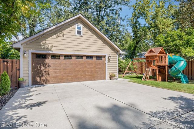 1630 W 12 Mile Road, Royal Oak, MI 48073