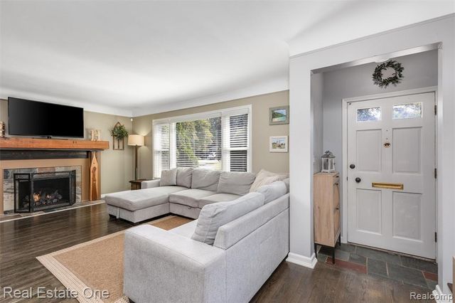 1630 W 12 Mile Road, Royal Oak, MI 48073