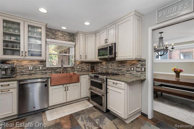 1630 W 12 Mile Road, Royal Oak, MI 48073