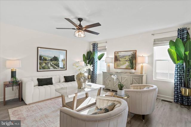 31 LIVERPOOL LN, Martinsburg, WV 25405