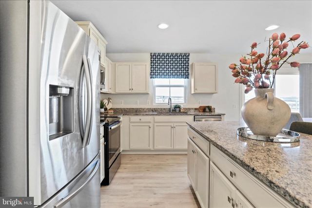 31 LIVERPOOL LN, Martinsburg, WV 25405