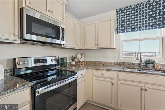 31 LIVERPOOL LN, Martinsburg, WV 25405