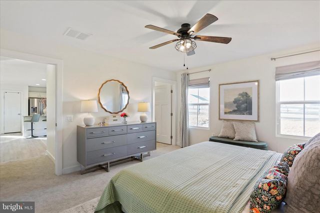 31 LIVERPOOL LN, Martinsburg, WV 25405