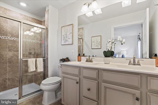 31 LIVERPOOL LN, Martinsburg, WV 25405