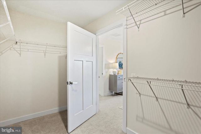 31 LIVERPOOL LN, Martinsburg, WV 25405