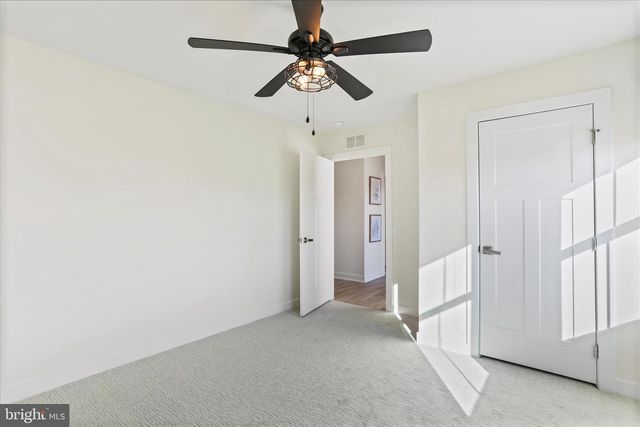 31 LIVERPOOL LN, Martinsburg, WV 25405