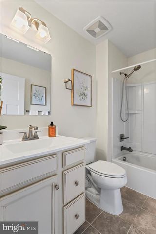 31 LIVERPOOL LN, Martinsburg, WV 25405