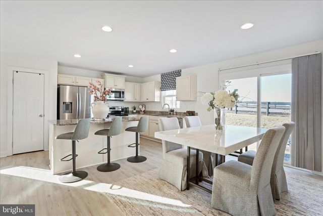 31 LIVERPOOL LN, Martinsburg, WV 25405