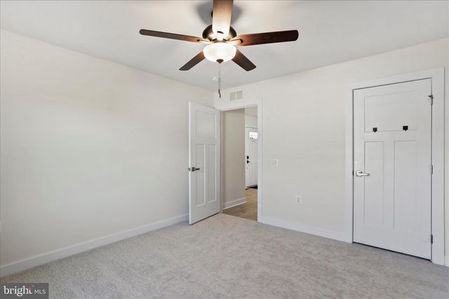 31 LIVERPOOL LN, Martinsburg, WV 25405