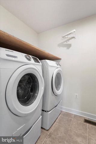 31 LIVERPOOL LN, Martinsburg, WV 25405