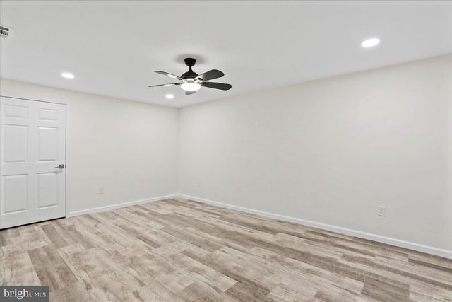 31 LIVERPOOL LN, Martinsburg, WV 25405