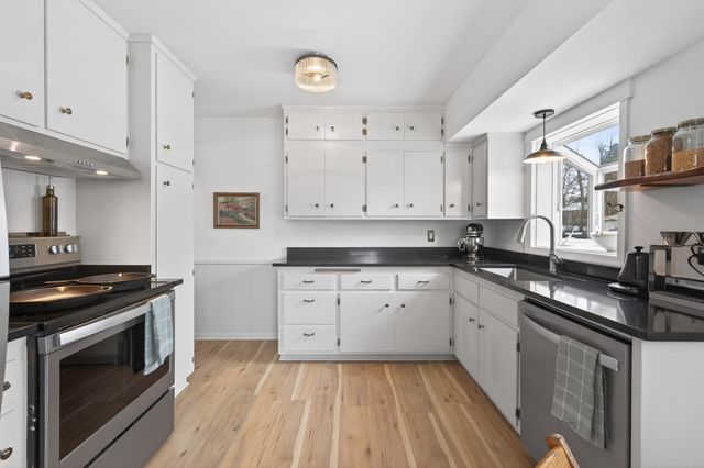 1498 Nevada Avenue E, Saint Paul, MN 55106