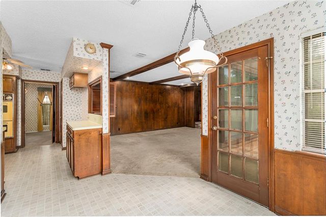 605 N Rivershire Drive, Conroe, TX 77304