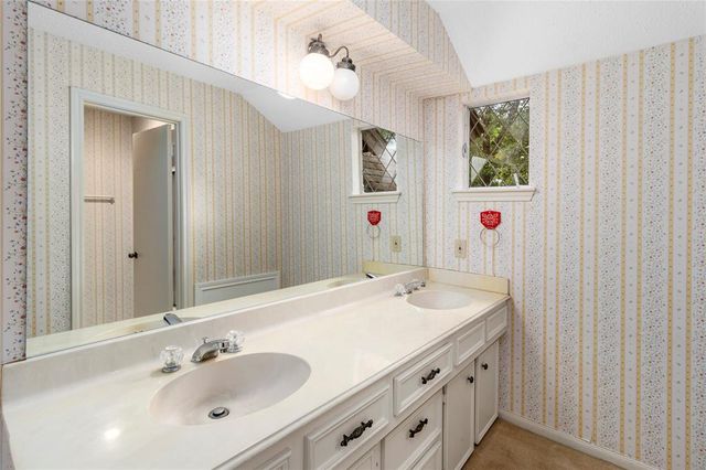 605 N Rivershire Drive, Conroe, TX 77304