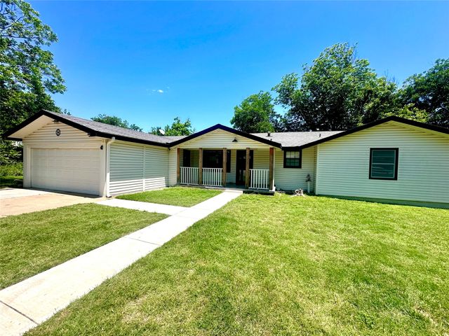 308 Sunset Drive, Comanche, TX 76442