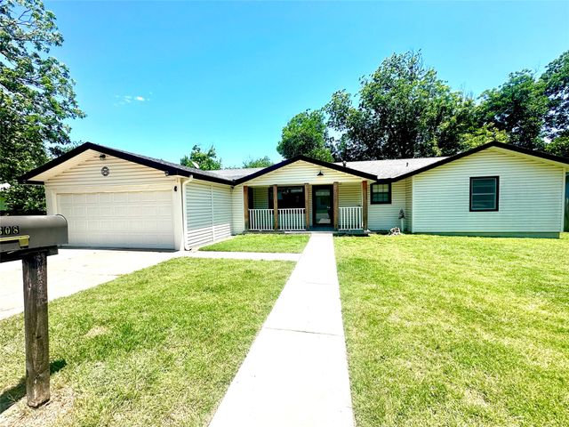 308 Sunset Drive, Comanche, TX 76442