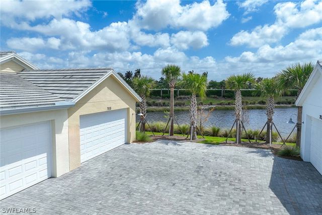 7018 Saona CT, Naples, FL 34113