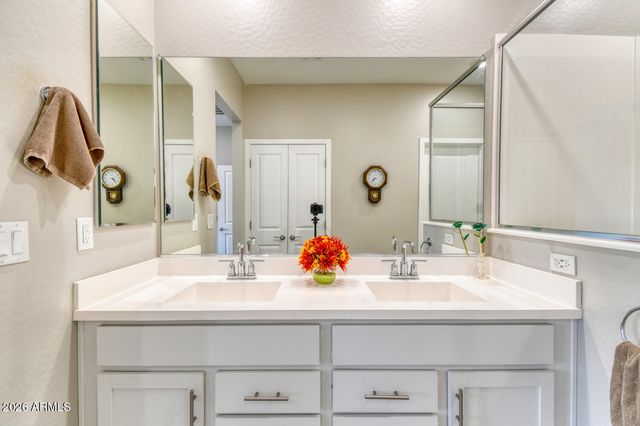 155 N LAKEVIEW Boulevard 233, Chandler, AZ 85225