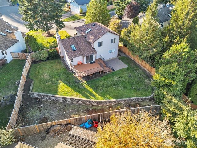 1718 NE 221 Place NE, Sammamish, WA 98074