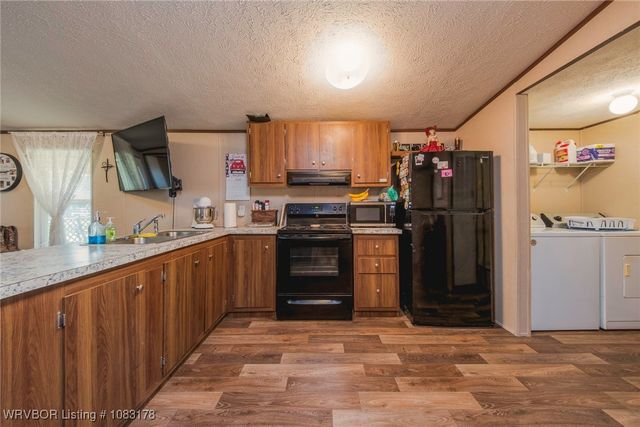 460912 1107 Road, Sallisaw, OK 74955