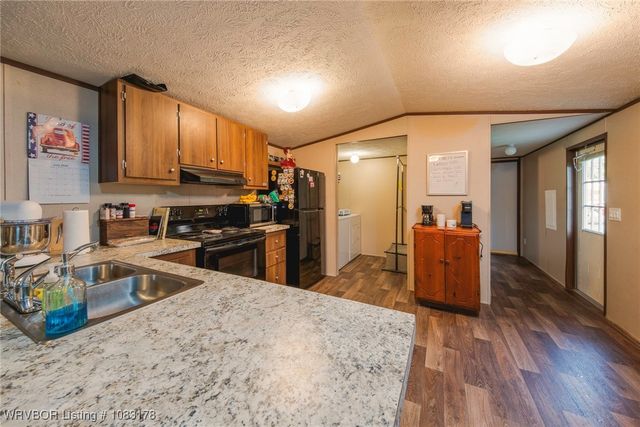 460912 1107 Road, Sallisaw, OK 74955