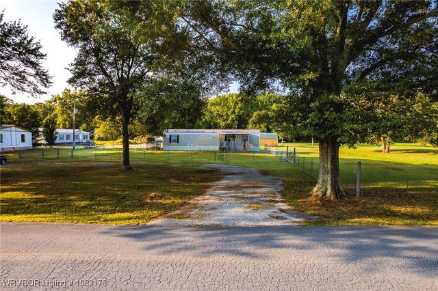 460912 1107 Road, Sallisaw, OK 74955